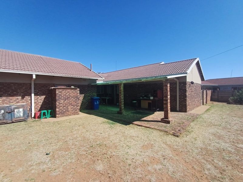 Charming 3-Bedroom Home for Sale in Orkney - Photo 2