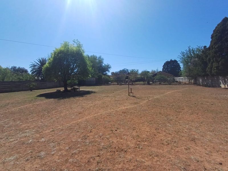 Charming 3-Bedroom Home for Sale in Orkney - Photo 7
