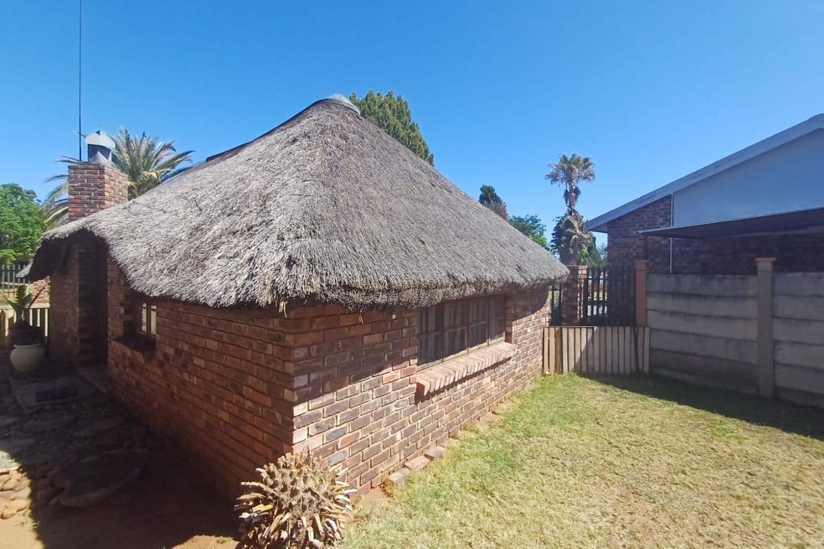 Charming 3-Bedroom Home for Sale in Orkney - Photo 5