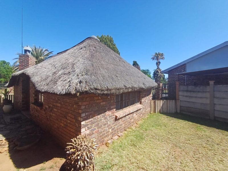 Charming 3-Bedroom Home for Sale in Orkney - Photo 5