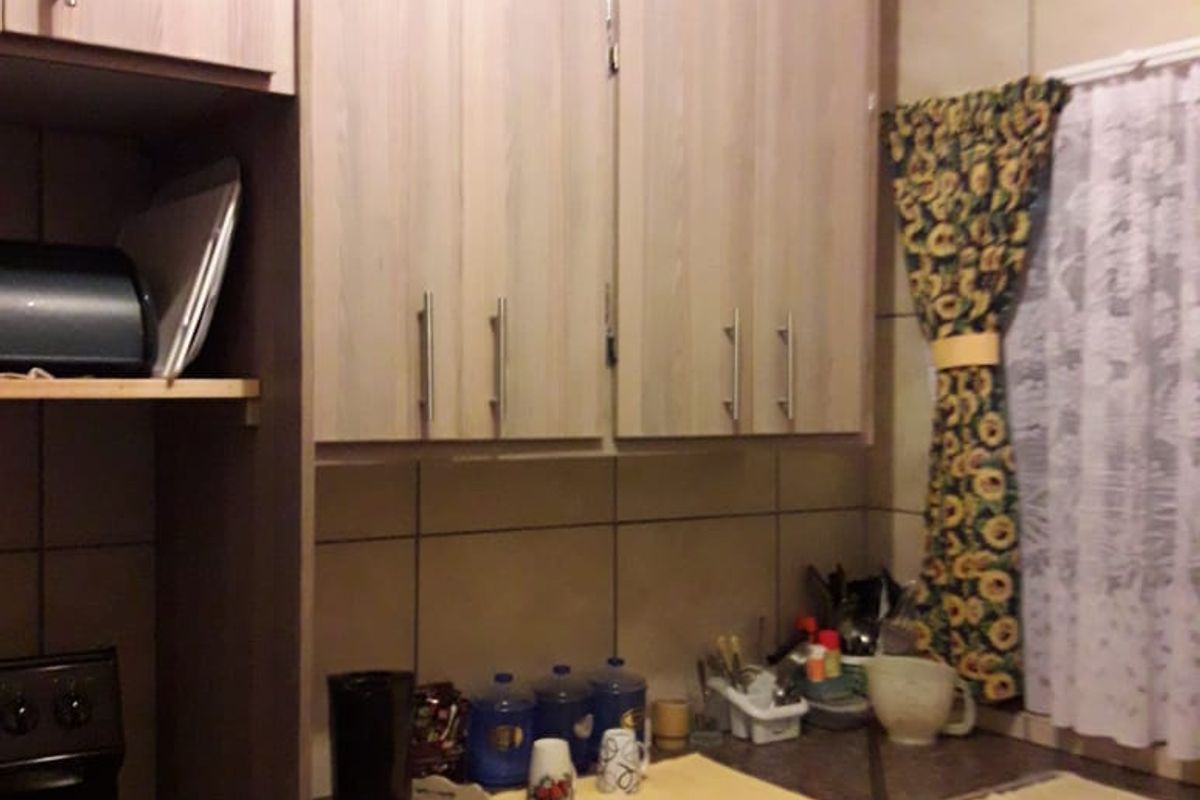 Move-in Ready Starter Home – Perfect for New Beginnings or Returns on Investment - Photo 4