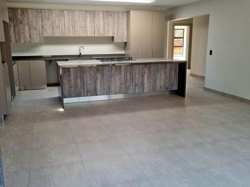 Modern-Contemporary Riverfront Luxury - Photo 3