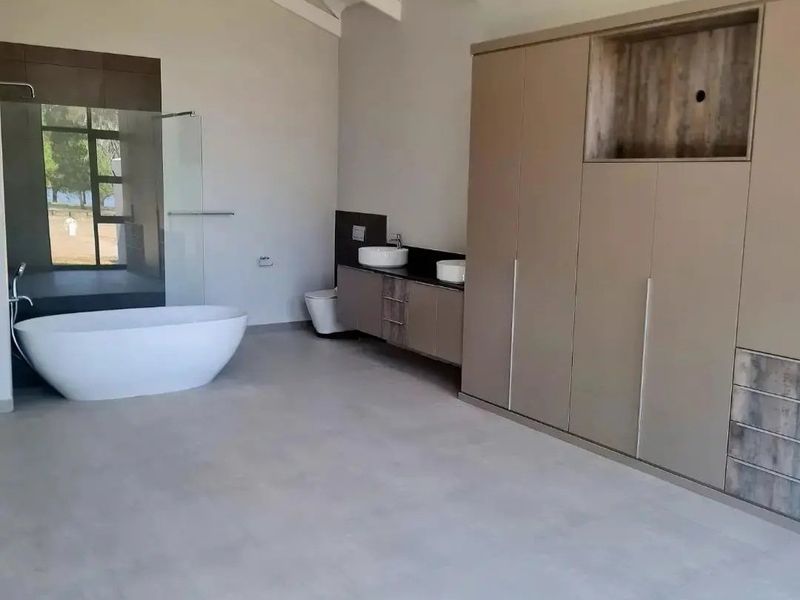 Modern-Contemporary Riverfront Luxury - Photo 9