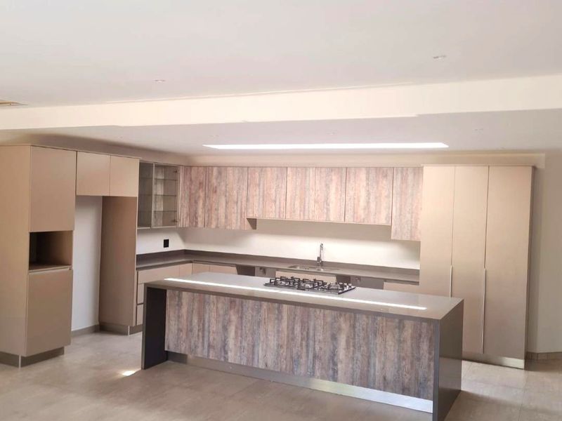 Modern-Contemporary Riverfront Luxury - Photo 2