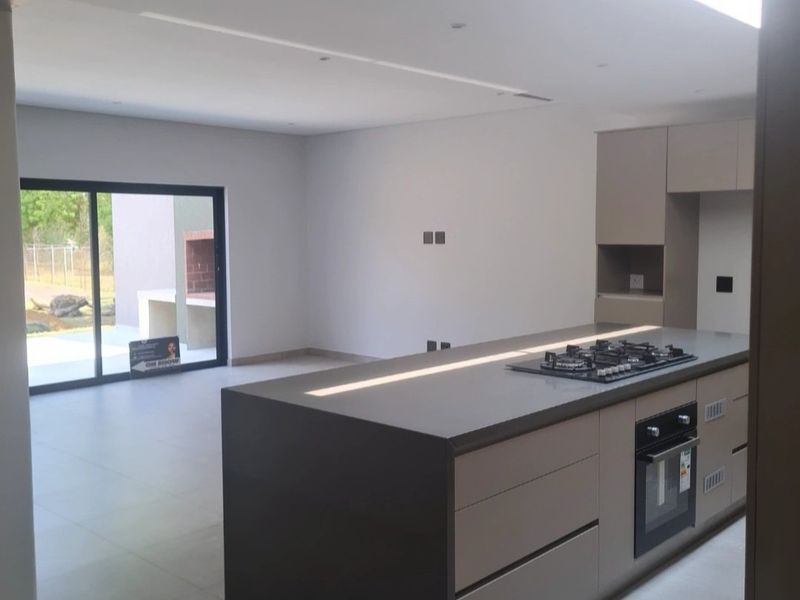 Modern-Contemporary Riverfront Luxury - Photo 6