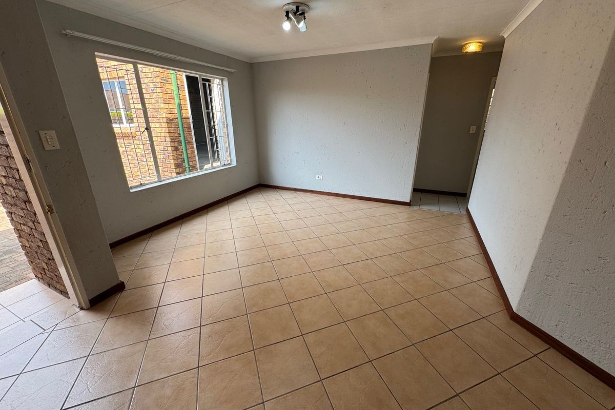 Modern 3-Bedroom Family Home with Double Garage - Photo 4