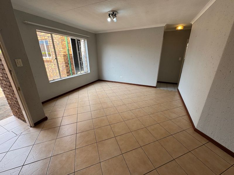 Modern 3-Bedroom Family Home with Double Garage - Photo 4