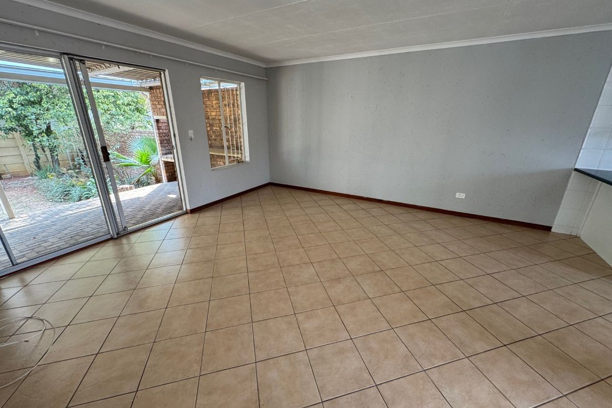 Modern 3-Bedroom Family Home with Double Garage - Photo 3