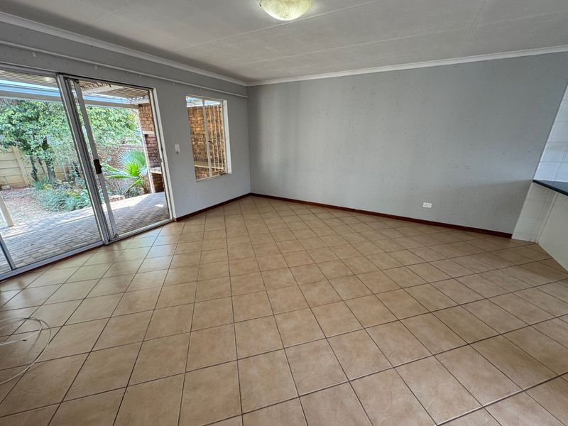 Modern 3-Bedroom Family Home with Double Garage - Photo 3