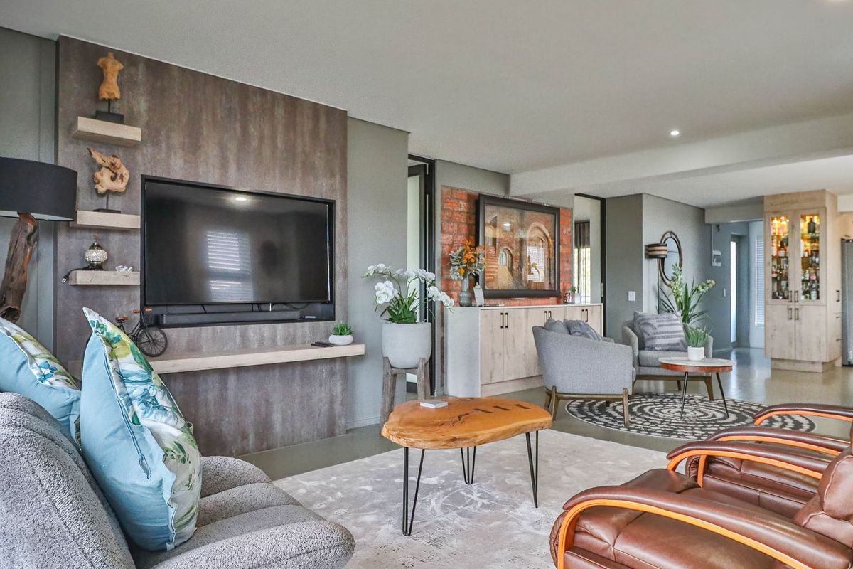 High-End Airbnb-Ready Apartment  - Photo 3