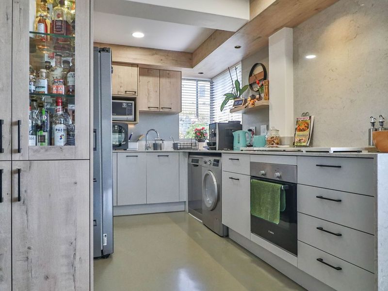 High-End Airbnb-Ready Apartment  - Photo 7