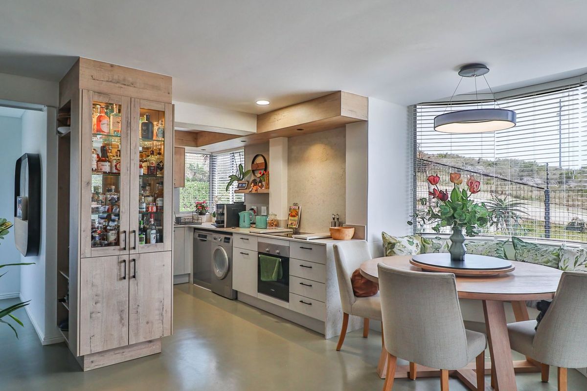 High-End Airbnb-Ready Apartment  - Photo 5