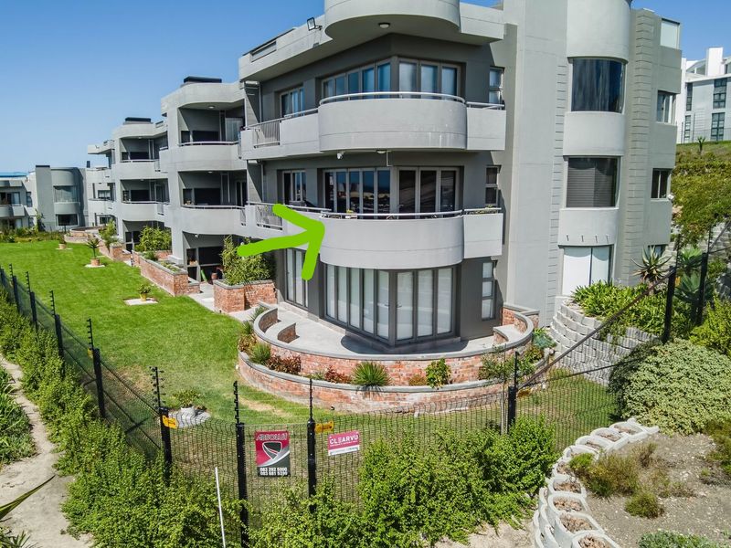 High-End Airbnb-Ready Apartment  - Photo 2