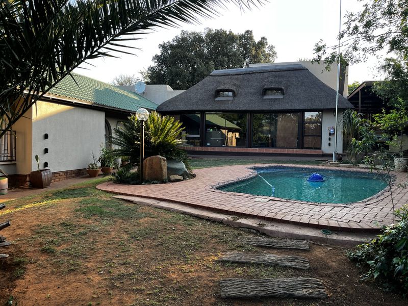 Move - in ready home with endless posibilities. perfectly designed for family living, also offers opportunity to tranform into an Air  BNB. - Photo 7