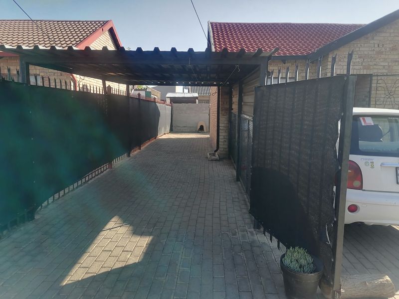 Neat 3 bedroom family home to Rent in Grasslands, Bloemfontein - Photo 4