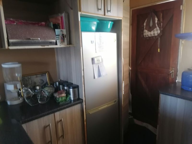 Neat 3 bedroom family home to Rent in Grasslands, Bloemfontein - Photo 8