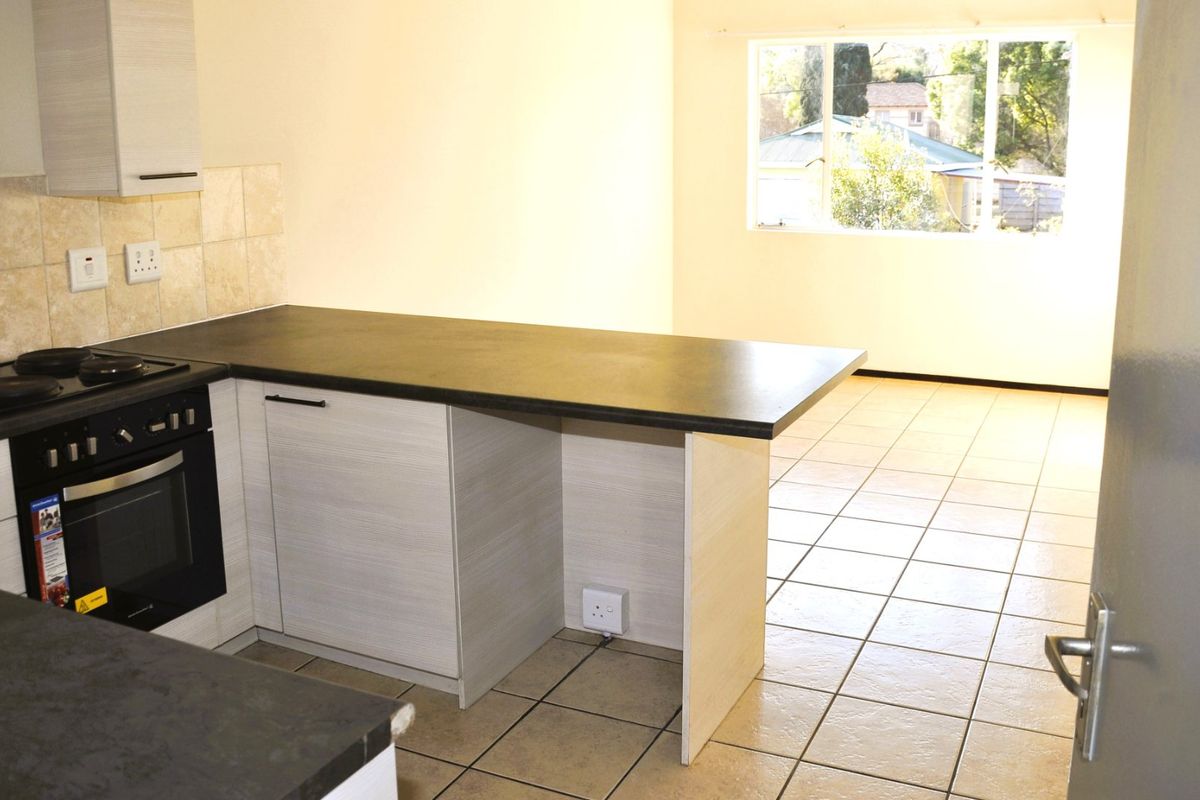 Charming 1-Bedroom Apartment in Secure Pretoria Suburb... Perfect for Investors, Students, or Young Professionals Seeking Prime Location & Comfortable Living - Photo 5
