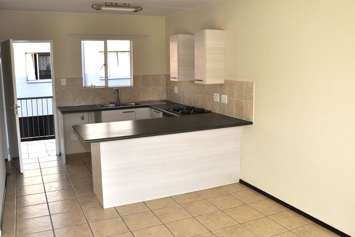 Charming 1-Bedroom Apartment in Secure Pretoria Suburb... Perfect for Investors, Students, or Young Professionals Seeking Prime Location & Comfortable Living - Photo 4