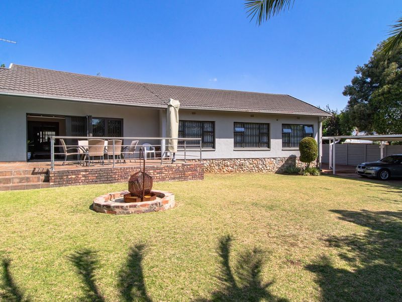 Delightful Family home in sought after Edenglen. Excellent location - Photo 6