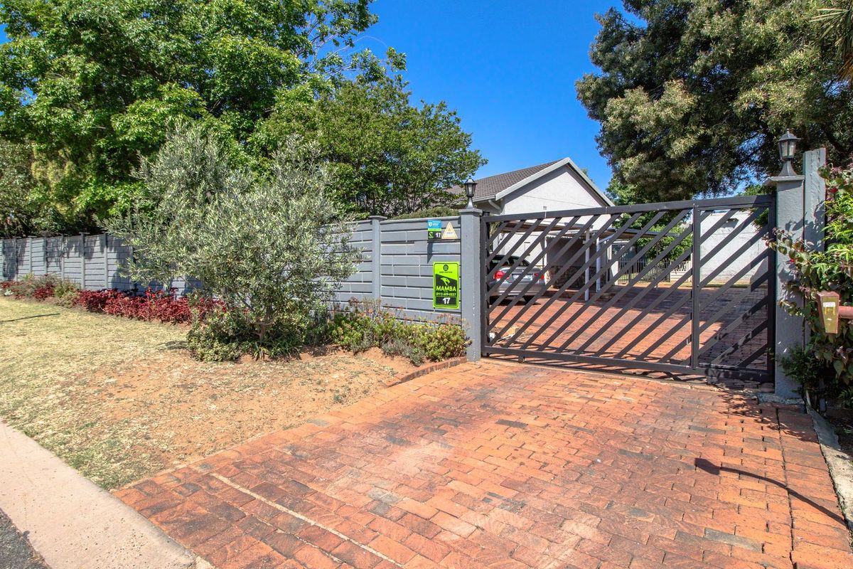 Delightful Family home in sought after Edenglen. Excellent location - Photo 3