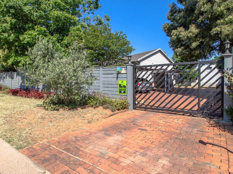 Delightful Family home in sought after Edenglen. Excellent location - Photo 3