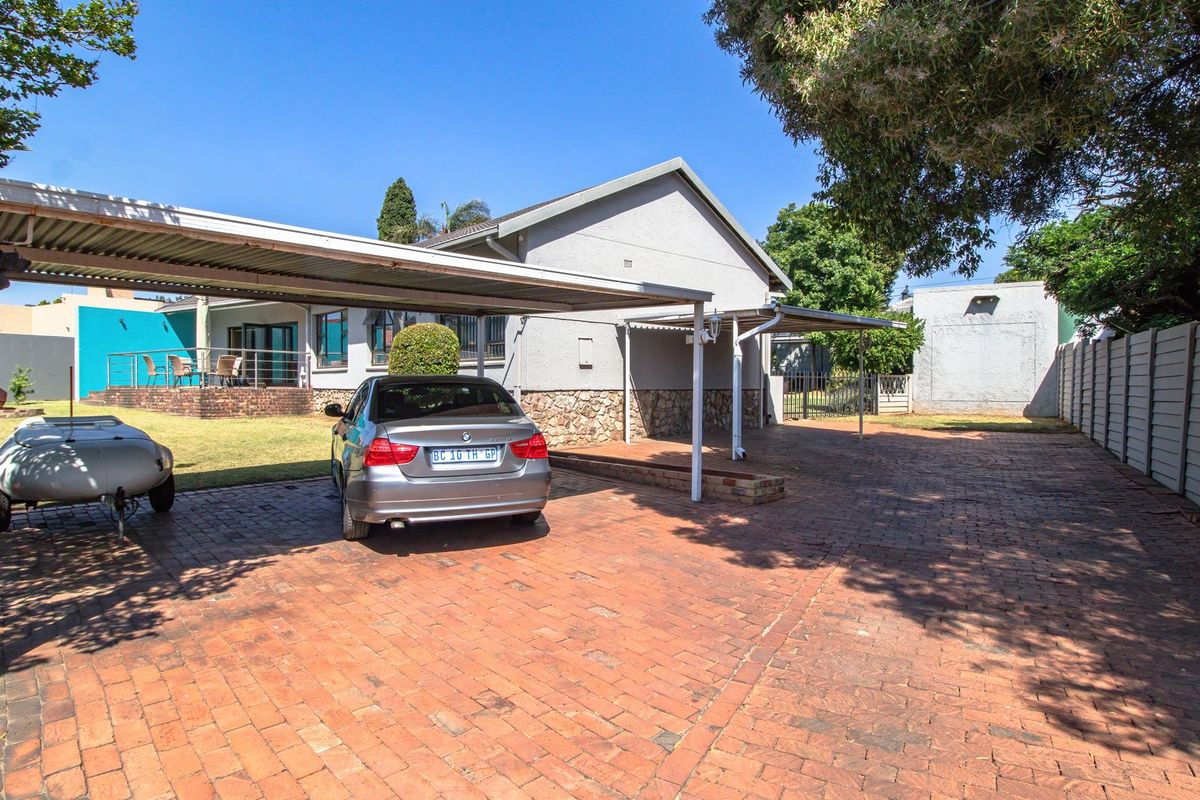 Delightful Family home in sought after Edenglen. Excellent location - Photo 4