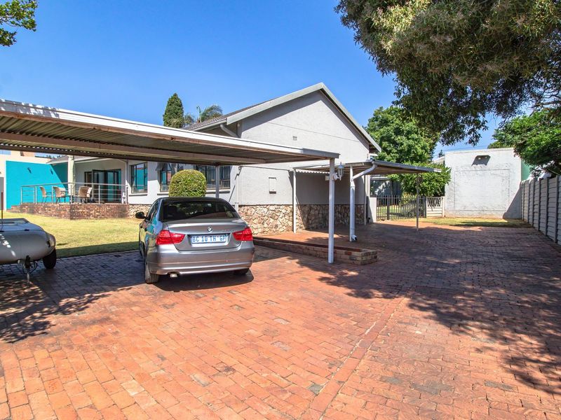 Delightful Family home in sought after Edenglen. Excellent location - Photo 4