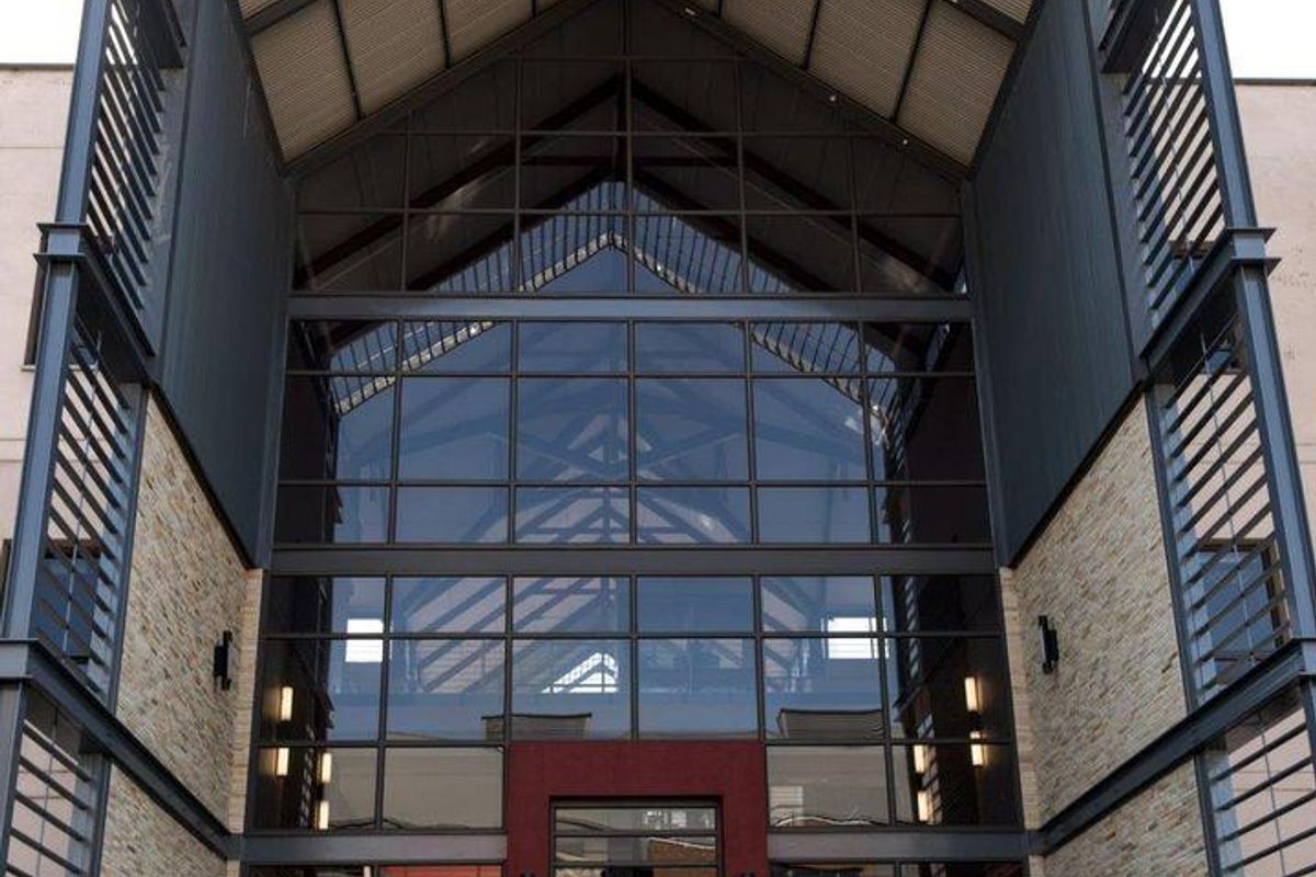 Prime Office Location with Excellent Amenities & Security - Photo 4