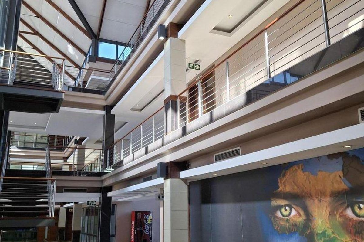 Prime Office Location with Excellent Amenities & Security - Photo 2