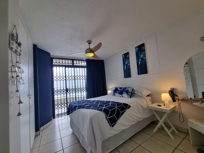 Elegant fully furnished 3-bedroom, 2-bathroom apartment to rent in a small complex at Lawrence Rocks, Margate - Photo 7