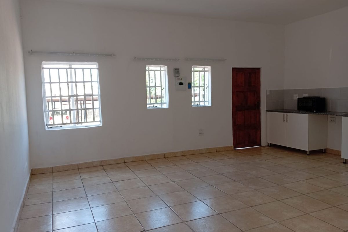 Bright Open Plan Studio Cottage in President Park - Photo 2