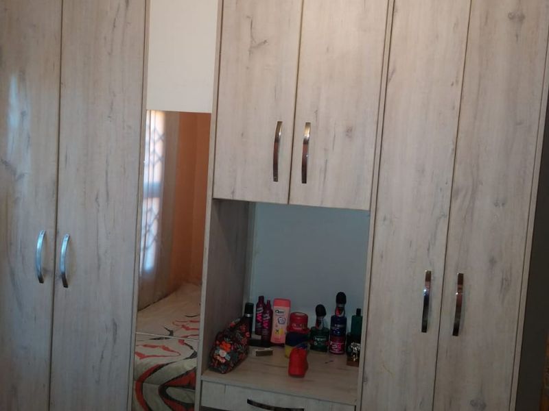 3 BEDROOM HOUSE & 3 COTTAGES FOR SALE - Photo 9