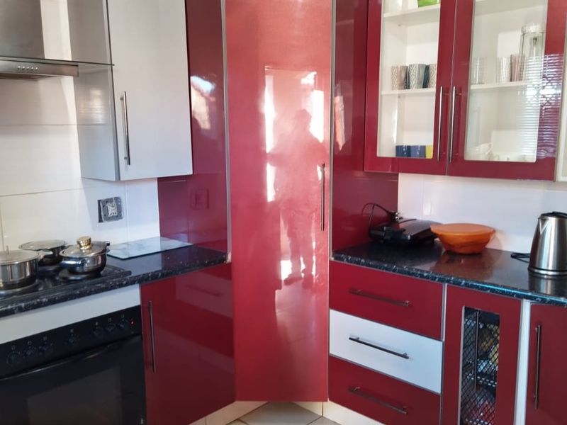 3 BEDROOM HOUSE & 3 COTTAGES FOR SALE - Photo 8