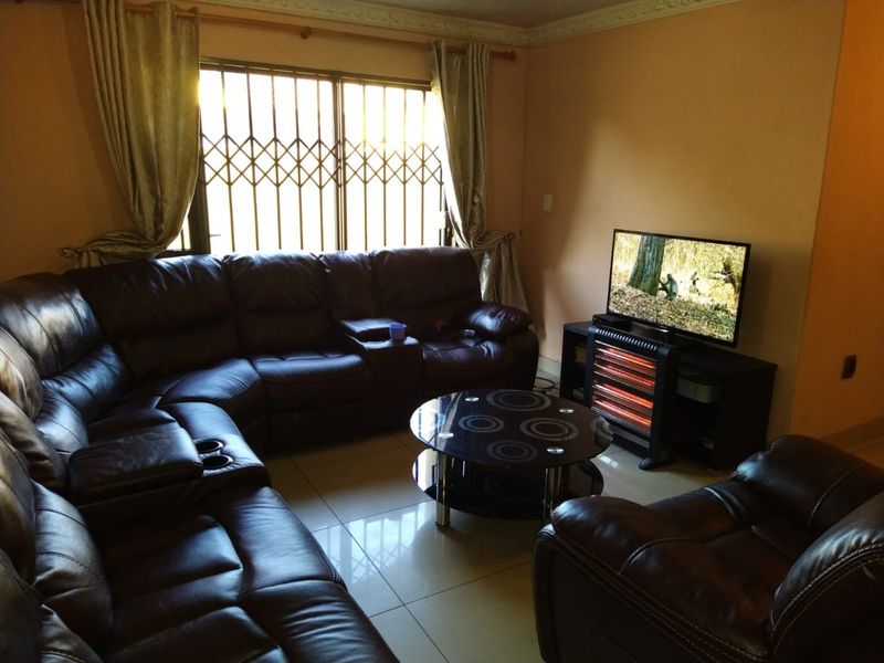 3 BEDROOM HOUSE & 3 COTTAGES FOR SALE - Photo 7