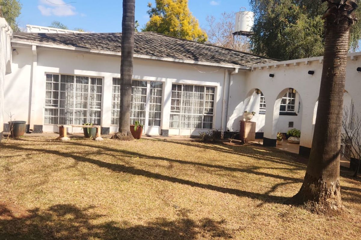 Luxury Meets Agriculture: Your Dream Estate Awaits! - Photo 3