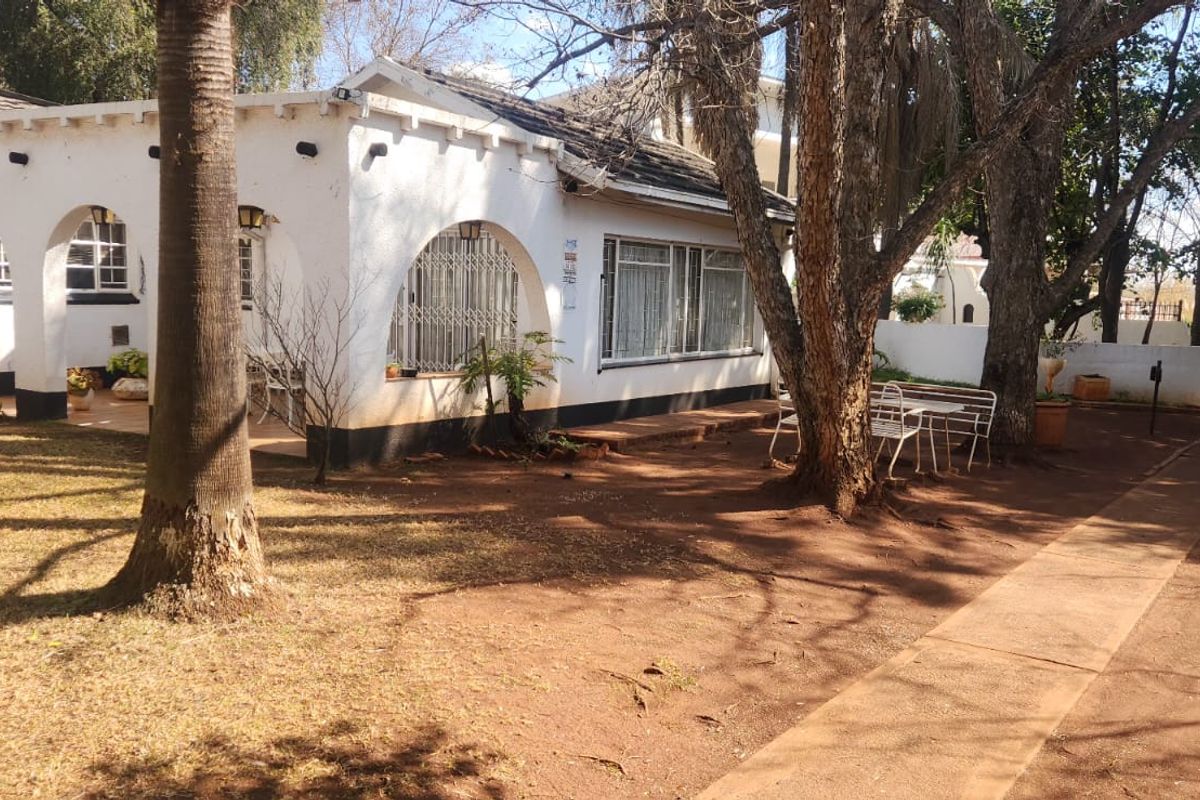 Luxury Meets Agriculture: Your Dream Estate Awaits! - Photo 5