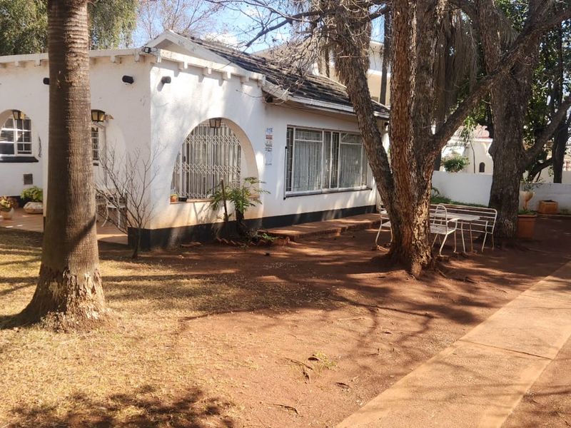 Luxury Meets Agriculture: Your Dream Estate Awaits! - Photo 5