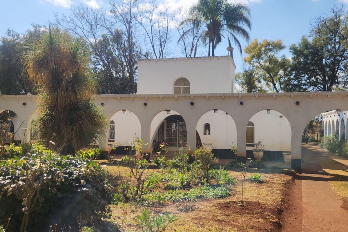 Luxury Meets Agriculture: Your Dream Estate Awaits! - Photo 4