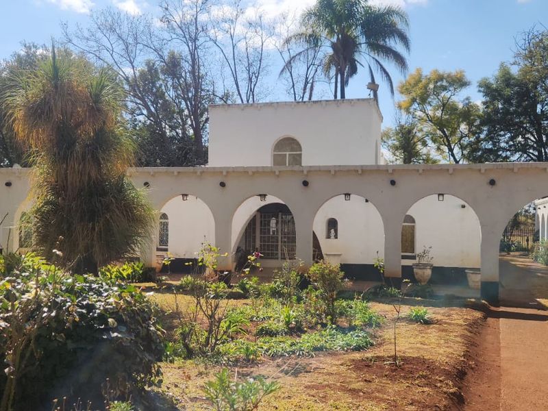 Luxury Meets Agriculture: Your Dream Estate Awaits! - Photo 4