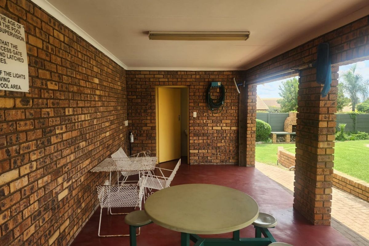 Secure 2-Bed, 2-Bath Haven with Private Garden Retreat! - Photo 3