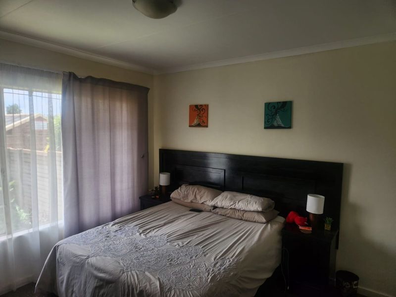 Secure 2-Bed, 2-Bath Haven with Private Garden Retreat! - Photo 10