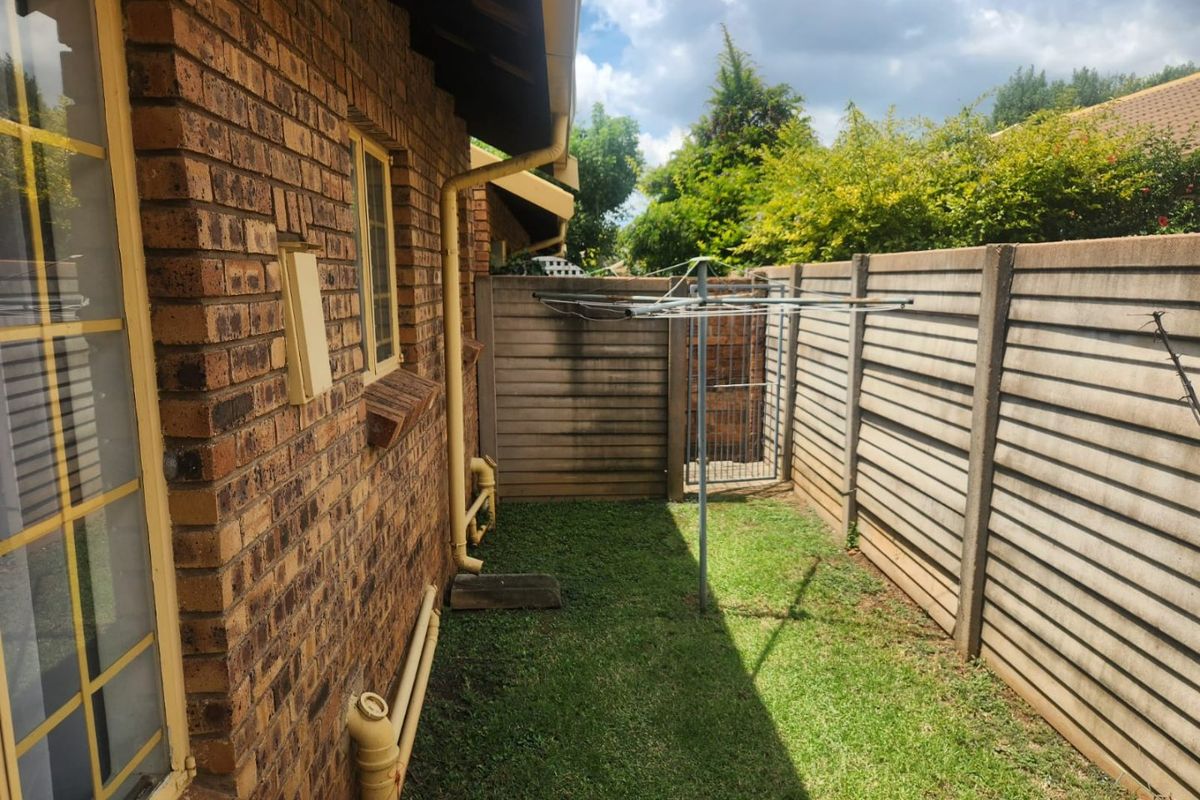 Secure 2-Bed, 2-Bath Haven with Private Garden Retreat! - Photo 5