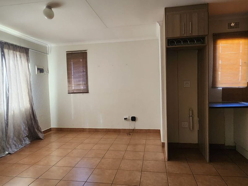 2 bedroom haven up for grabs - Photo 5