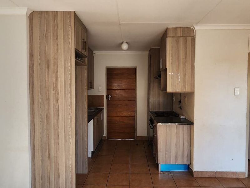 2 bedroom haven up for grabs - Photo 3
