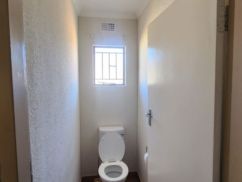 2 bedroom haven up for grabs - Photo 10