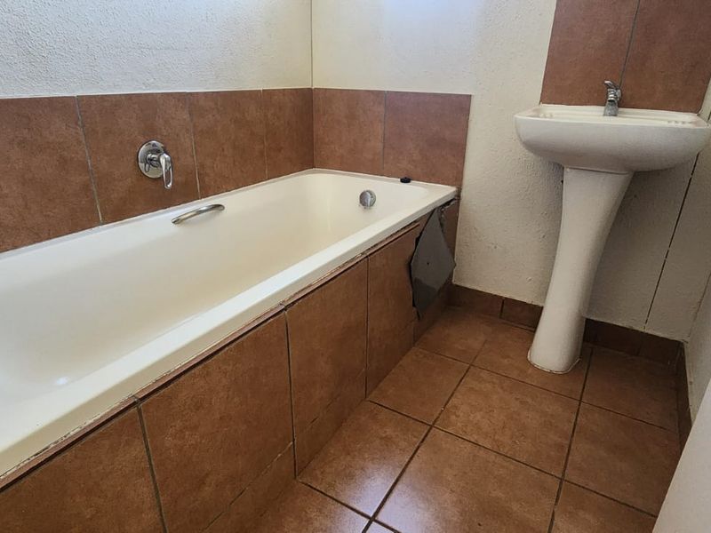 2 bedroom haven up for grabs - Photo 9
