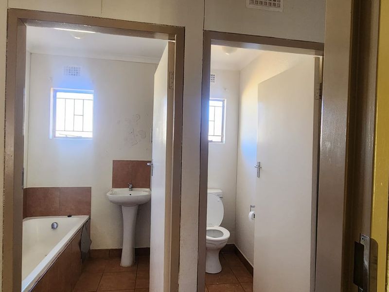 2 bedroom haven up for grabs - Photo 8