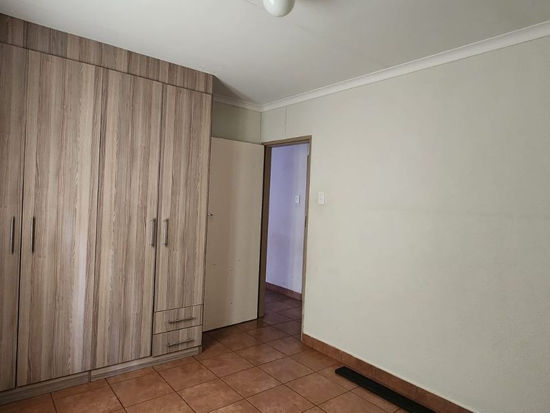 2 bedroom haven up for grabs - Photo 6