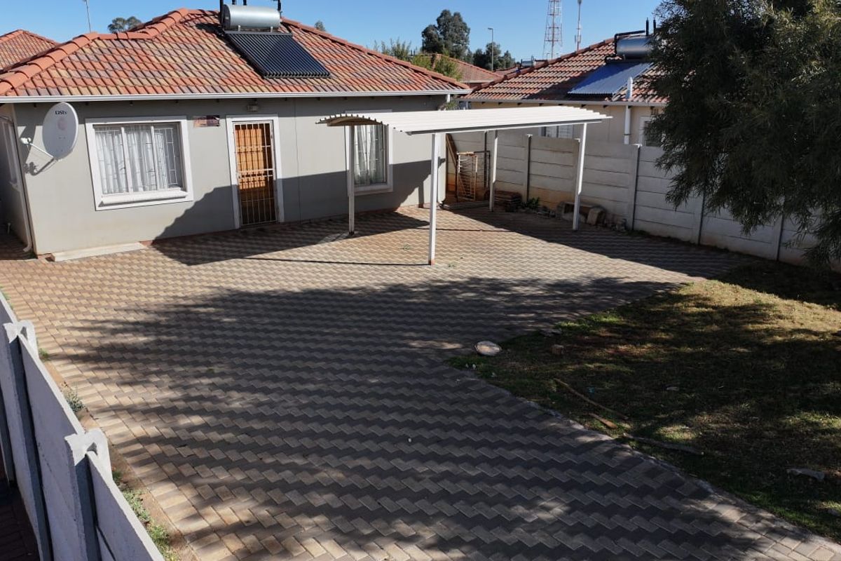 2 bedroom haven up for grabs - Photo 2