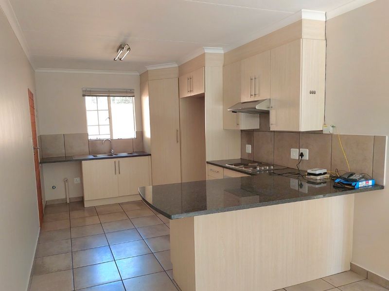  Townhouse for Sale – Ngwenya River Estate, Brits - Photo 5